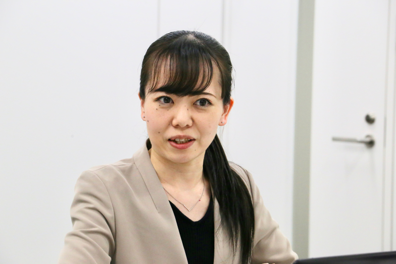 インタビューに答えるCHJ鈴木さま