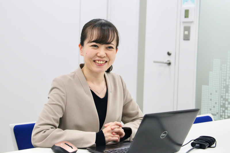 インタビューに答えるCHJ鈴木さま