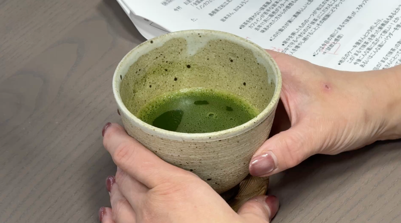 開発した「まるで抹茶」をいただく