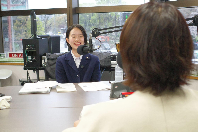 自身のプロジェクトでの葛藤について語る岩本さん（高校生）
