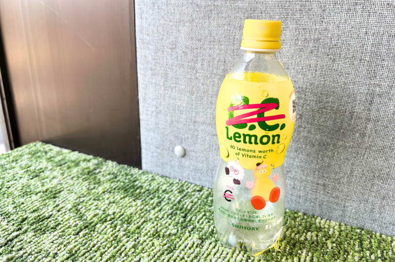 商品名から「C」の文字が消されている炭酸飲料「C.C.レモン（サントリー）」特別パッケージ